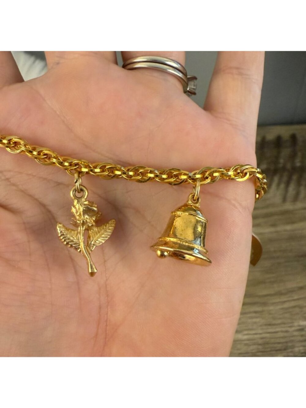 Vintage Avon Secret Charm Bracelet In Gold Tone Avon Calling Collectors - Picture 2 of 3
